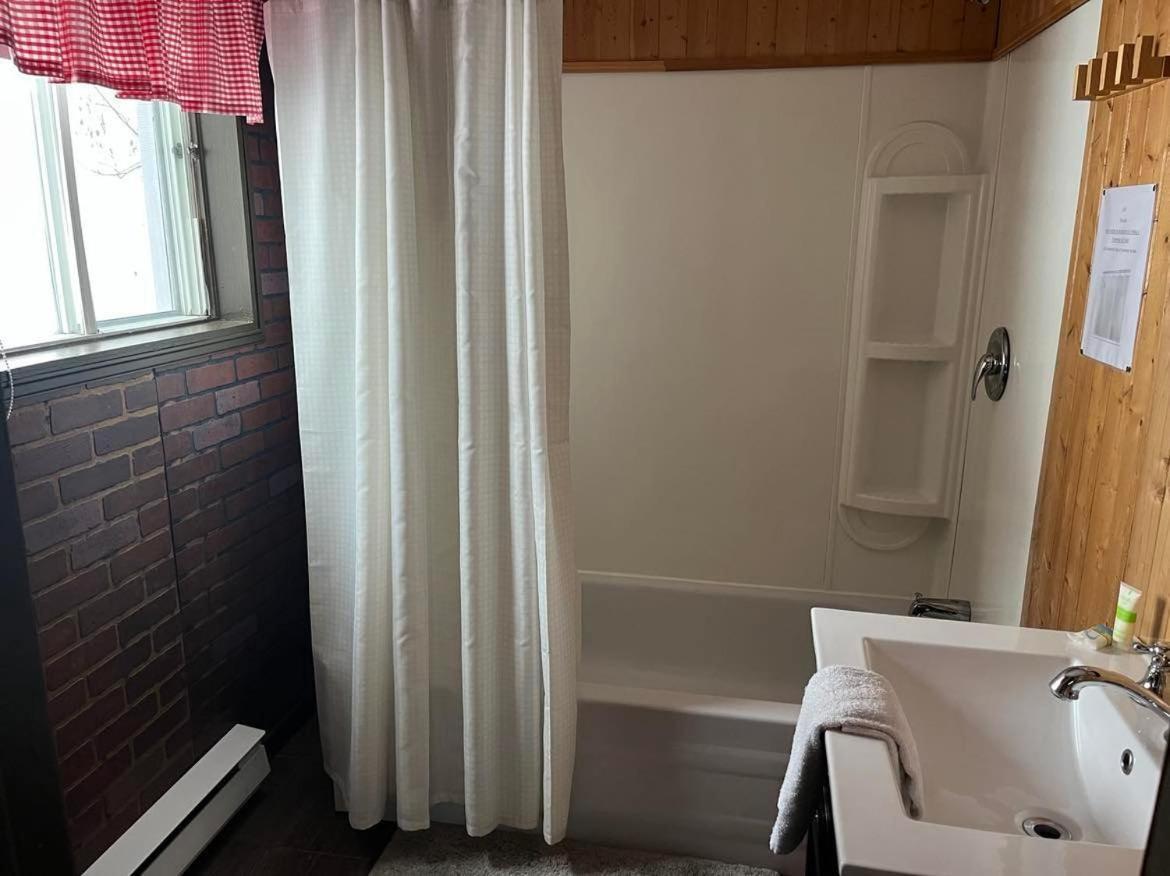 La Cabane Chez Jimmy Petit-Saguenay Ngoại thất bức ảnh